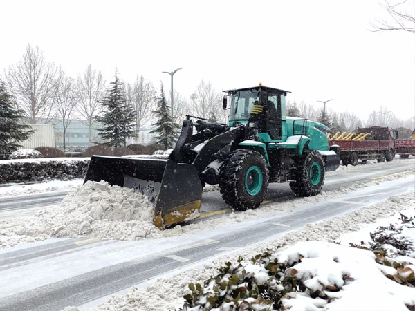 除雪保畅，esball铁肩道义勇担重任！